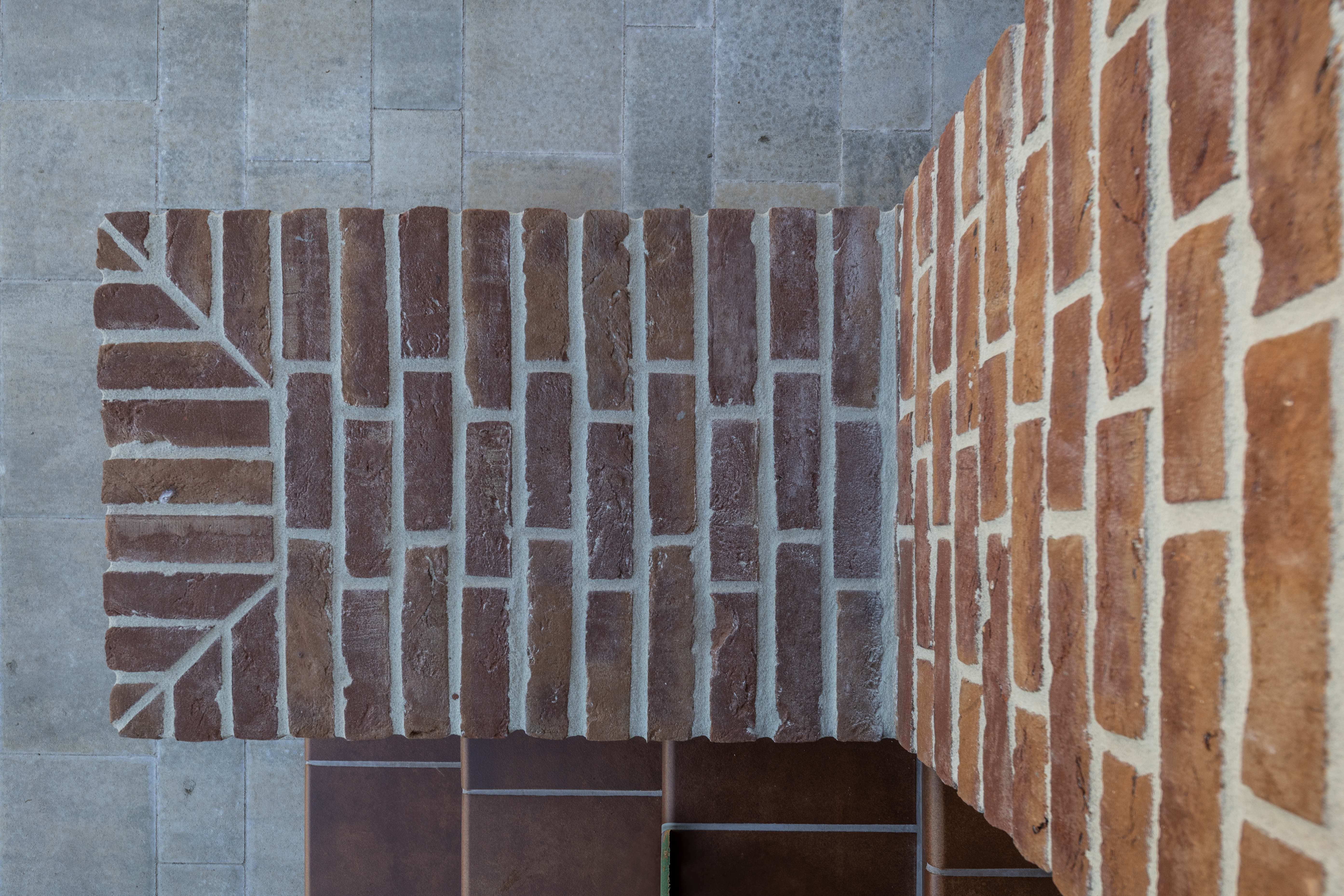 Tehlový obklad Carmine genuancierd na fasáde rodinného domu od Rustique.sk