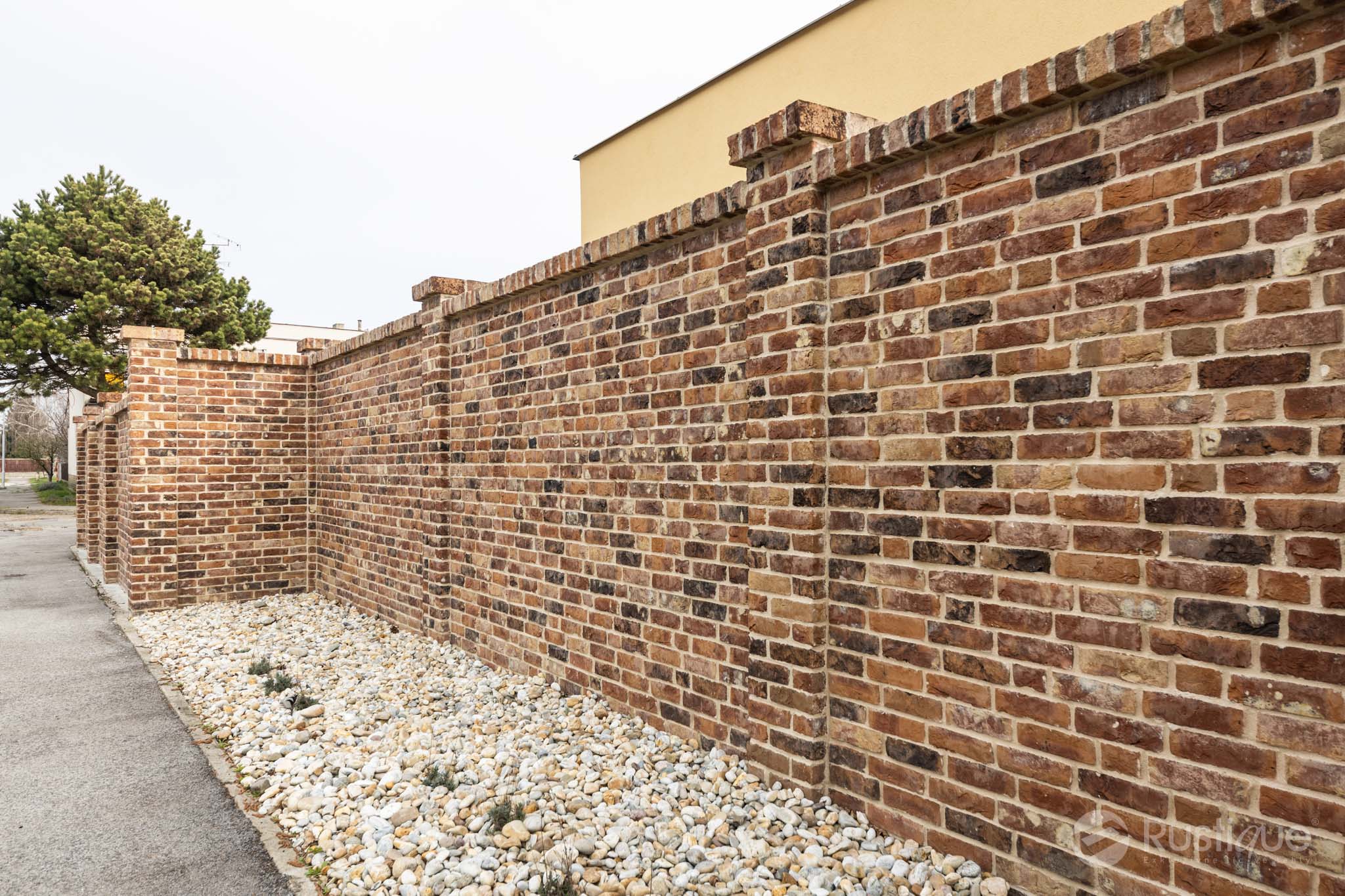 Tehlový obklad Castello na plote rodinného domu