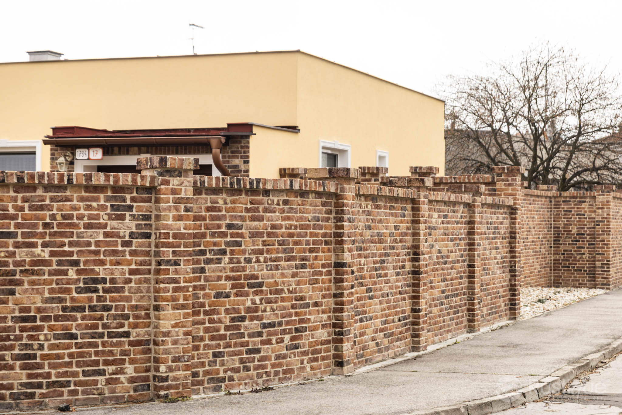 Tehlový obklad Castello na plote rodinného domu