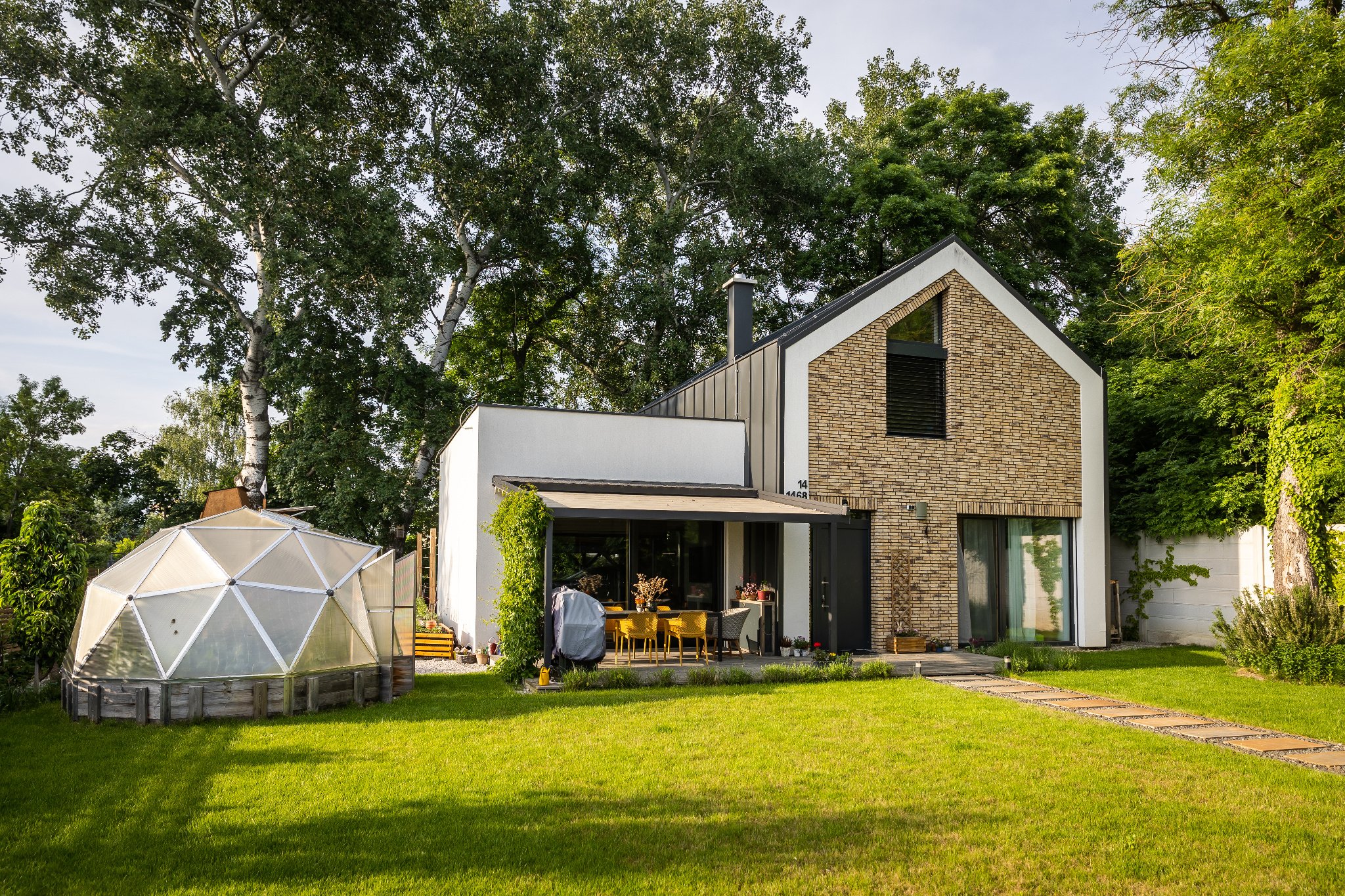 tehlový obklad geel bruin na rodinnom dome