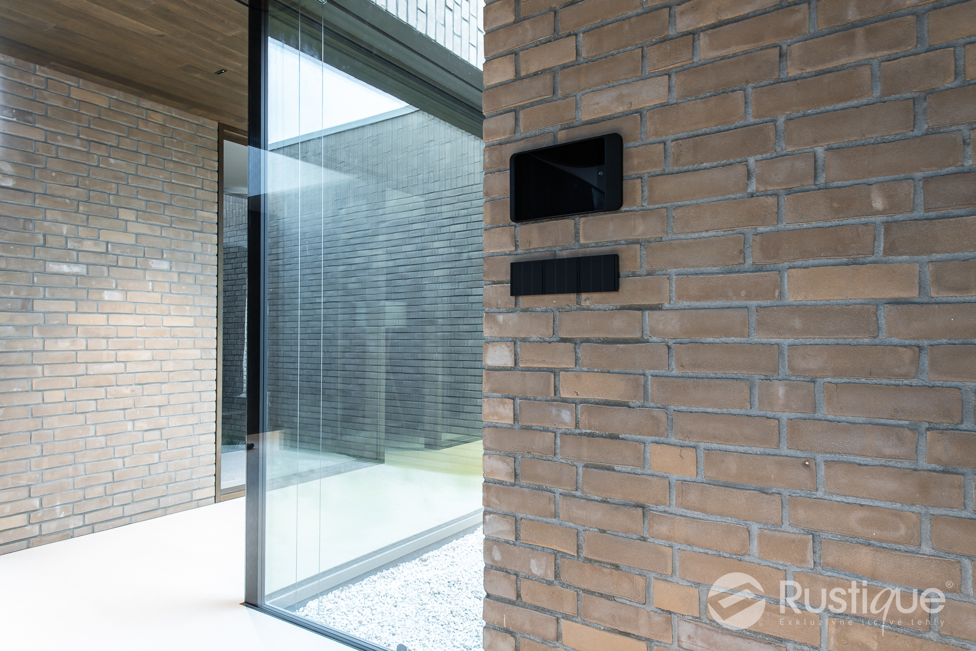 Tehlový obklad Grisea Smook v interiéri rodinného domu od Rustique.sk