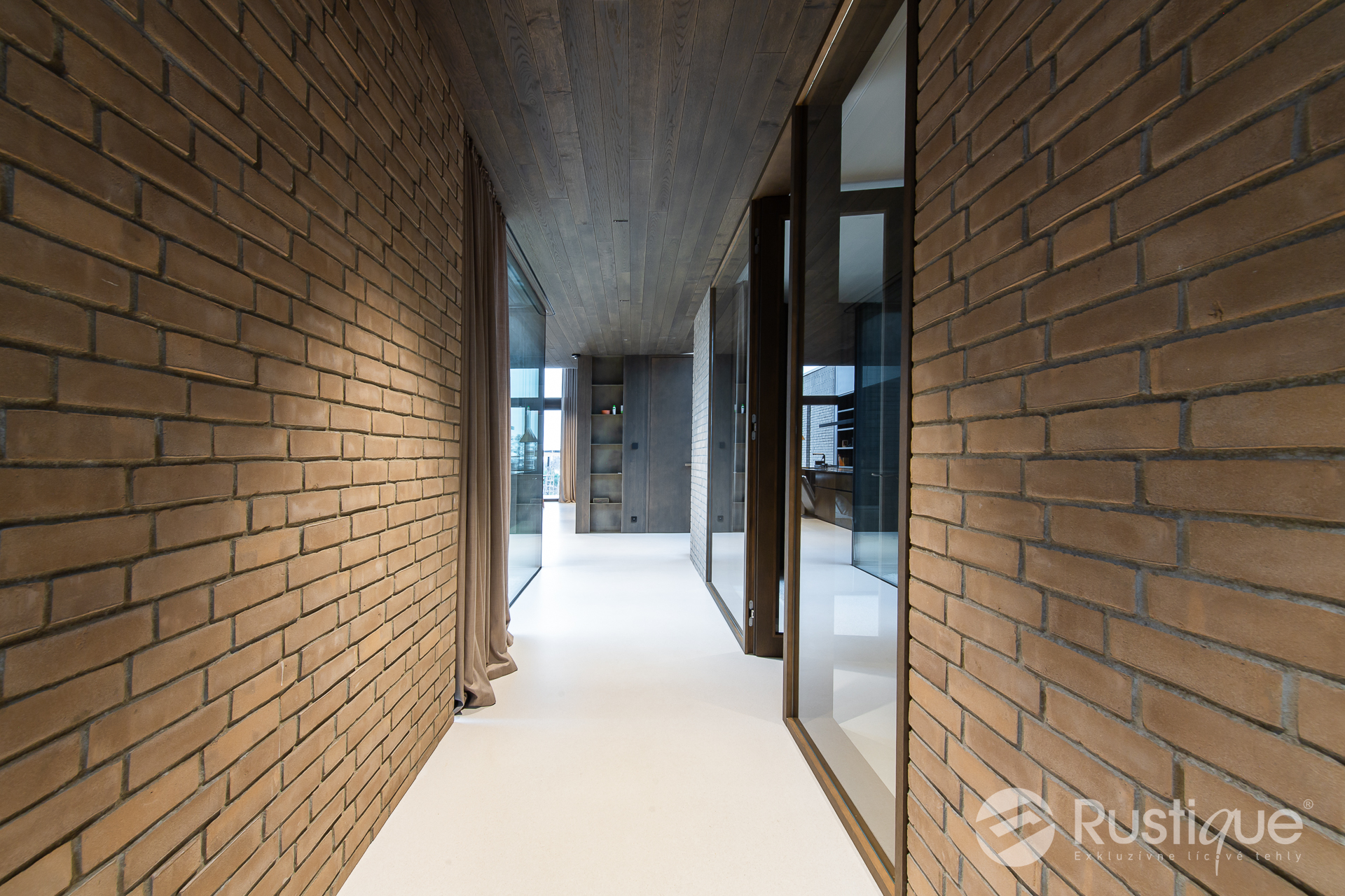 Tehlový obklad Grisea Smook v interiéri rodinného domu od Rustique.sk