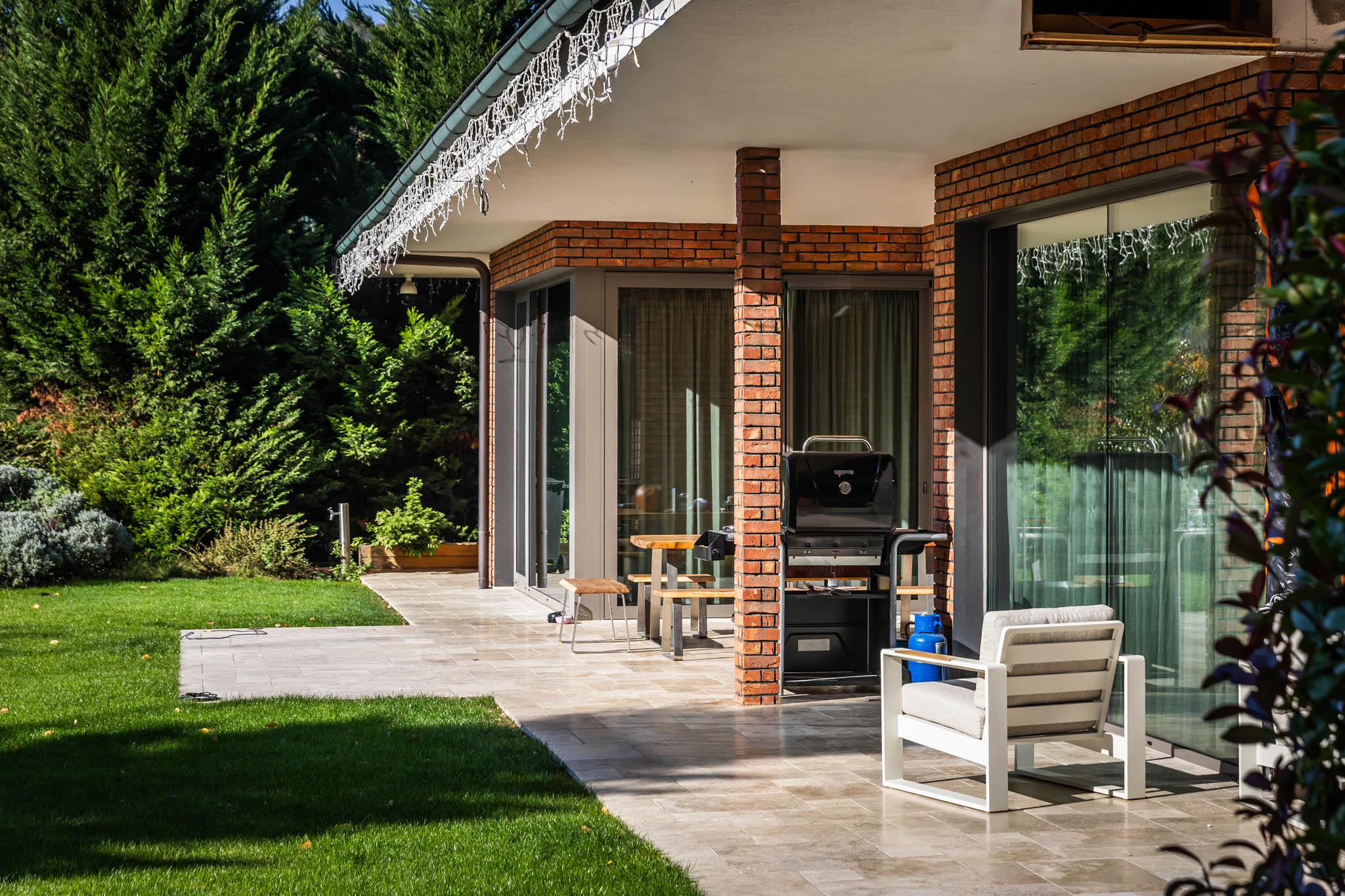 Tehlový obklad Oranje donker na fasáde rodinného domu od Rustique.sk