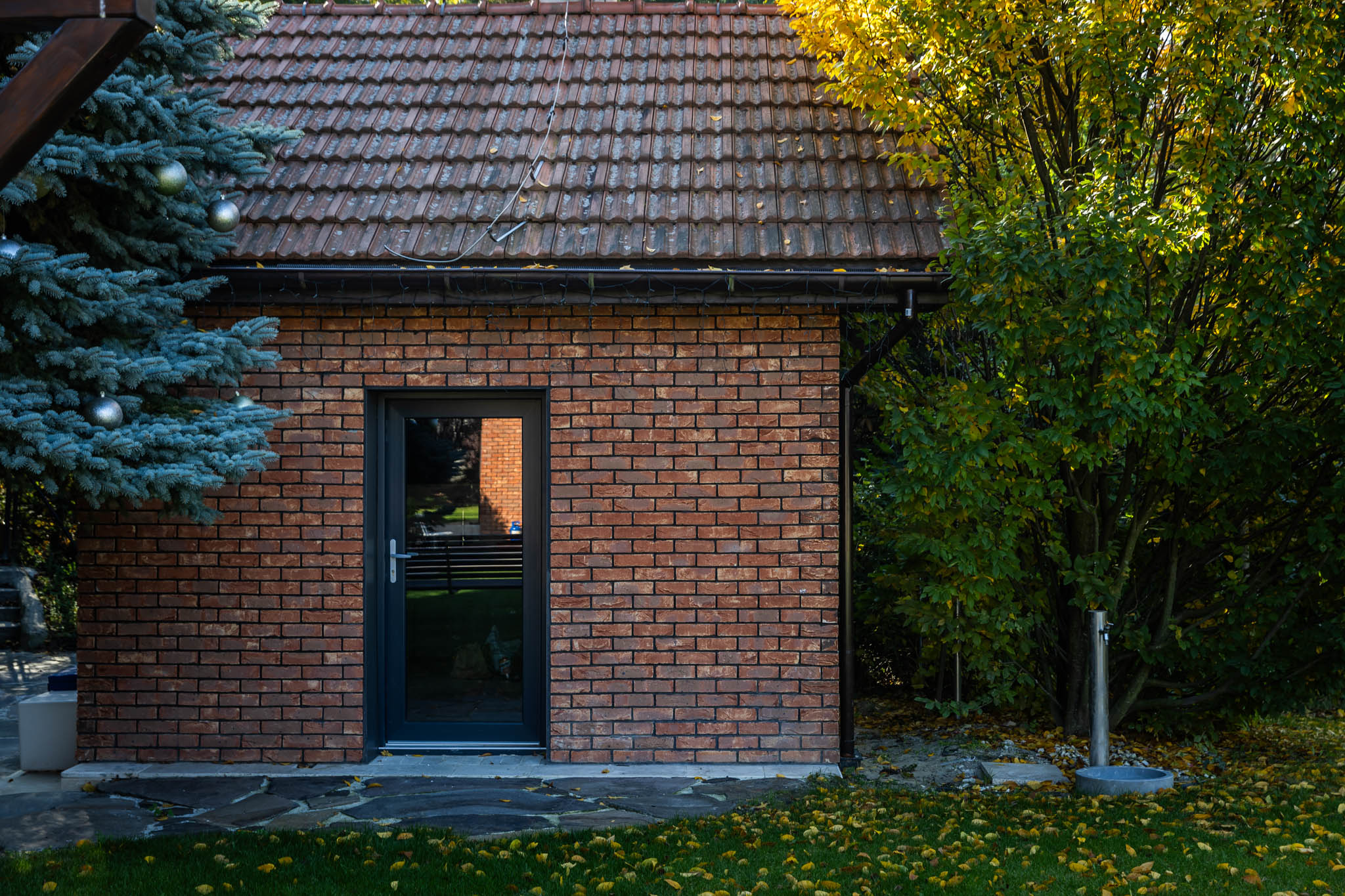 Tehlový obklad Oranje donker na fasáde rodinného domu od Rustique.sk