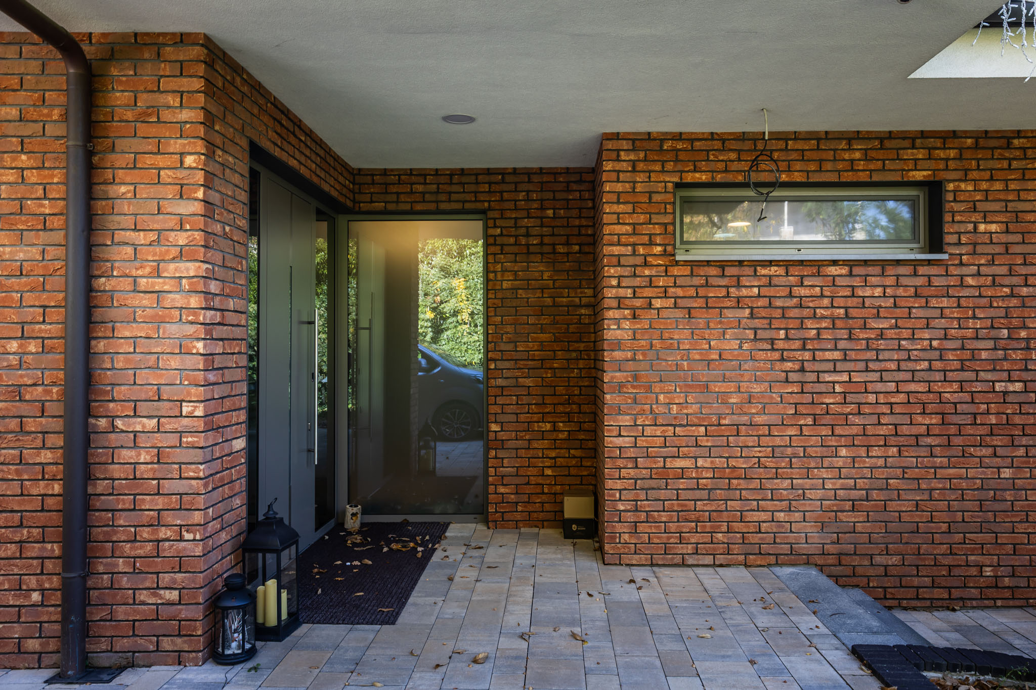 Tehlový obklad Oranje donker na fasáde rodinného domu od Rustique.sk