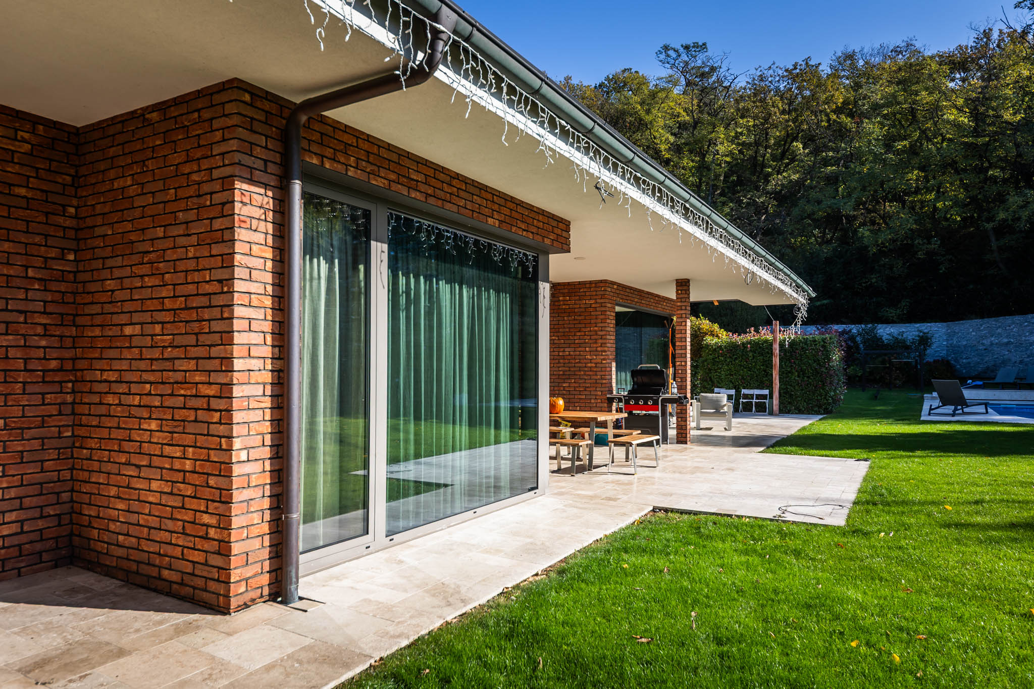 Tehlový obklad Oranje donker na fasáde rodinného domu od Rustique.sk