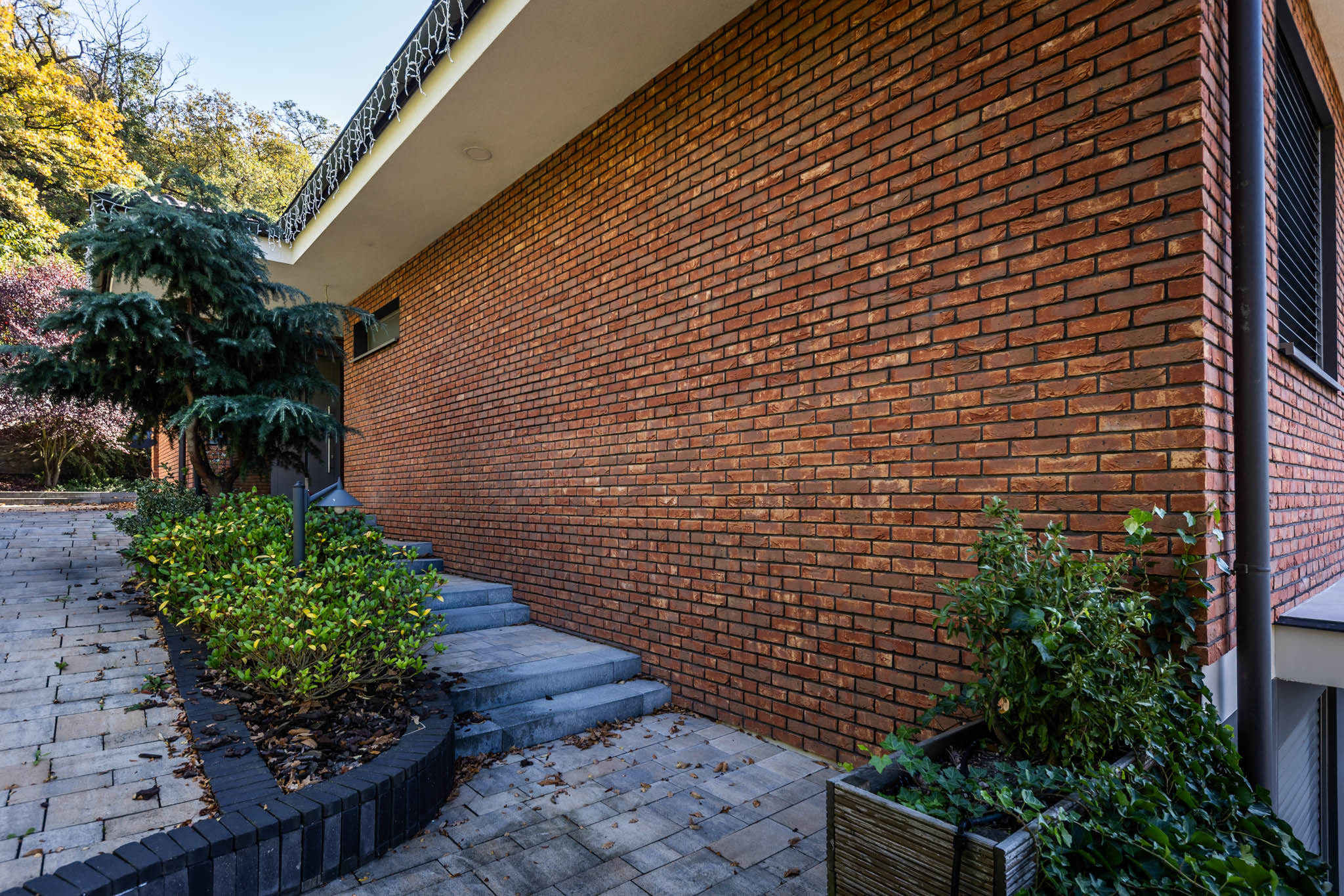 Tehlový obklad Oranje donker na fasáde rodinného domu od Rustique.sk