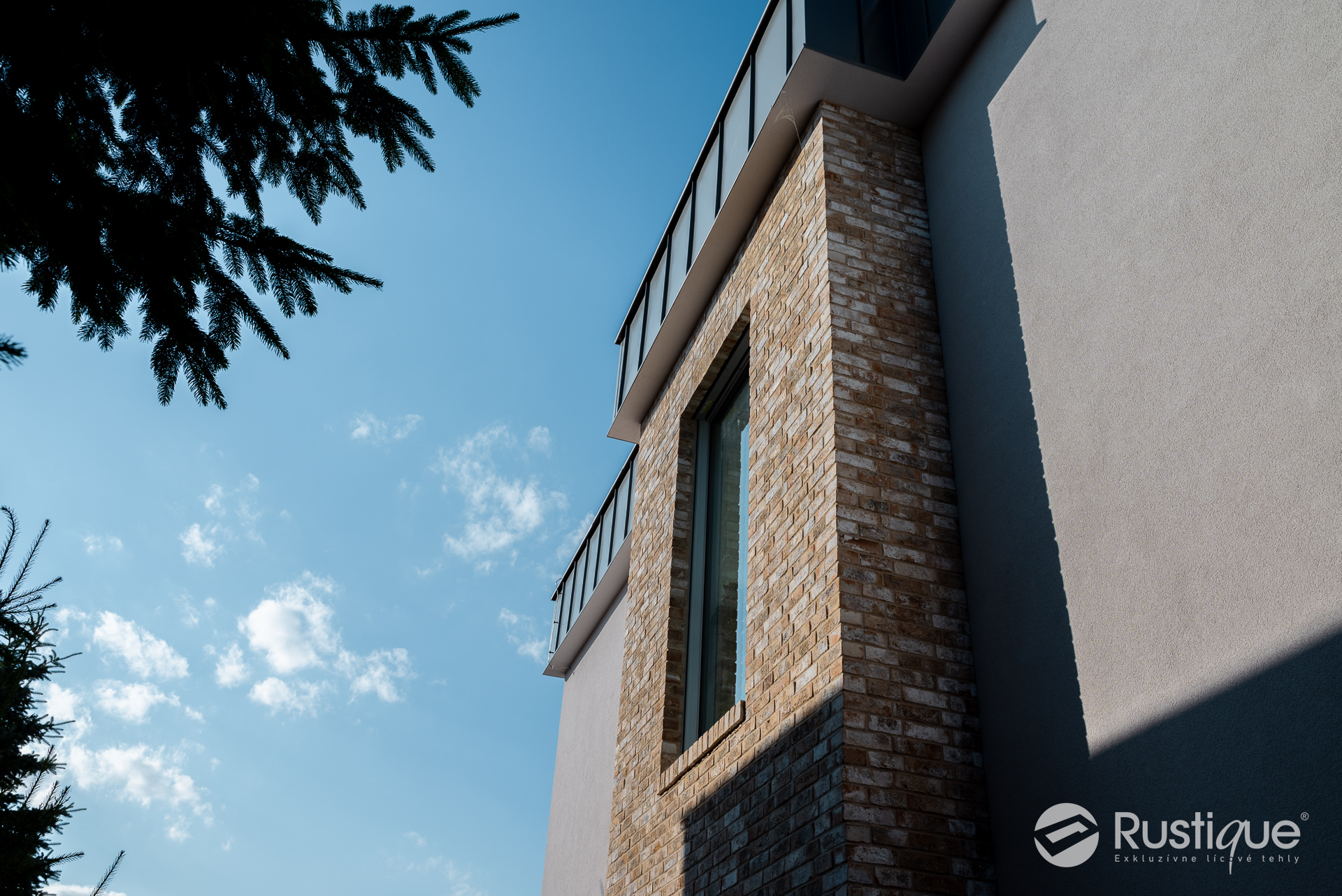 tehlový obklad Wit Beige na fasáde rodinného domu od Rustique.sk