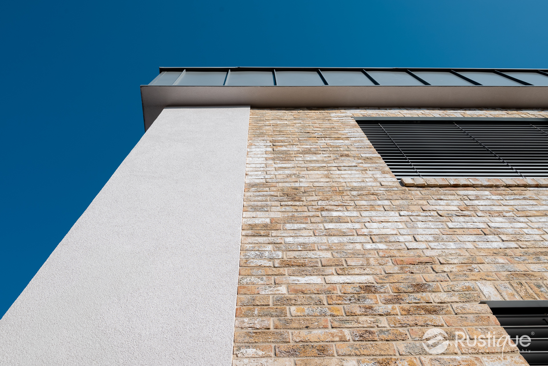 tehlový obklad Wit Beige na fasáde rodinného domu od Rustique.sk