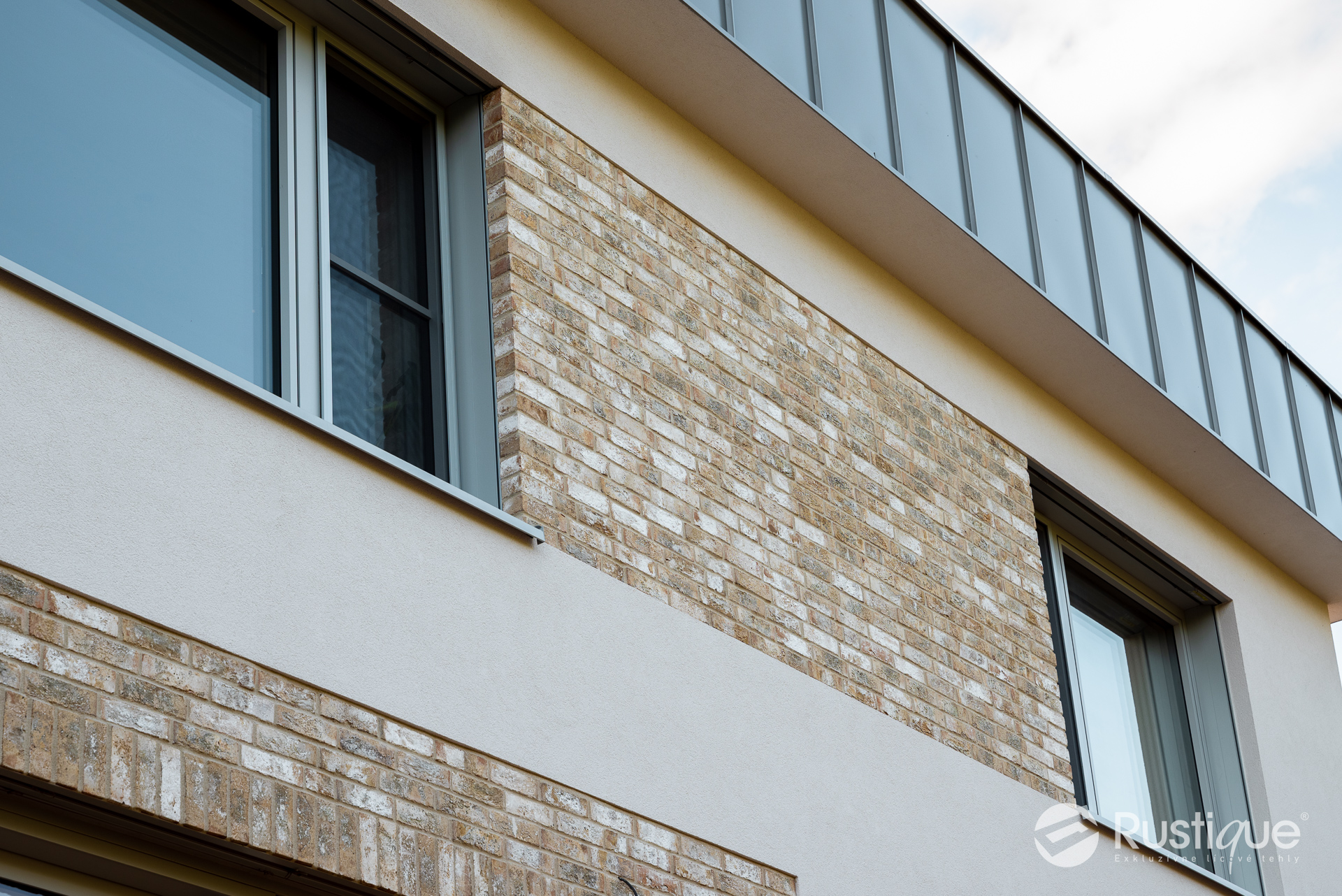 tehlový obklad Wit Beige na fasáde rodinného domu od Rustique.sk