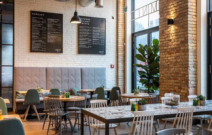 Tehlový obklad malovaný na bielo Kastiel antiek od Rustique.sk