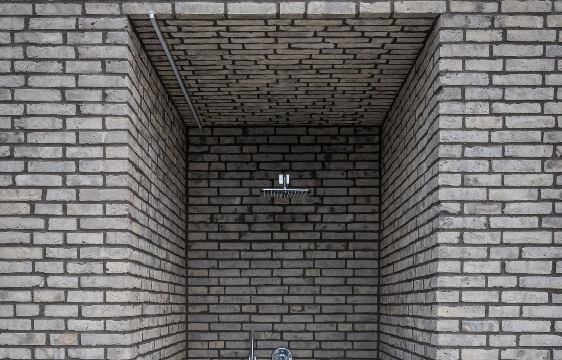 Akita - Bratislava
