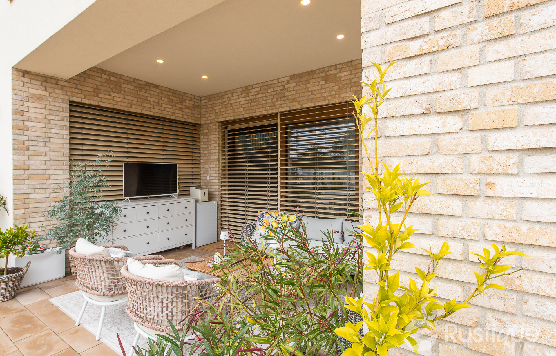 Tehlový obklad Antica Beige na fasáde a plote rodinného domu od Rustique.sk