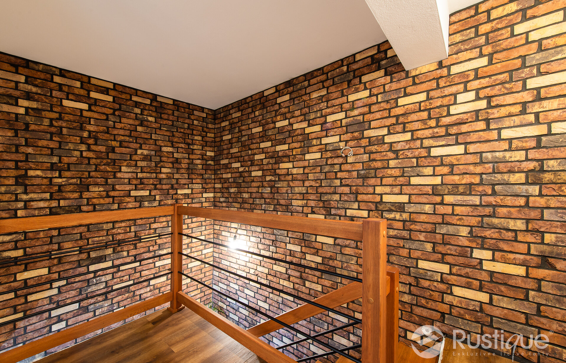 Kombinácia tehlového obkladu Autumn a Eisa v interiéri od Rustique.sk