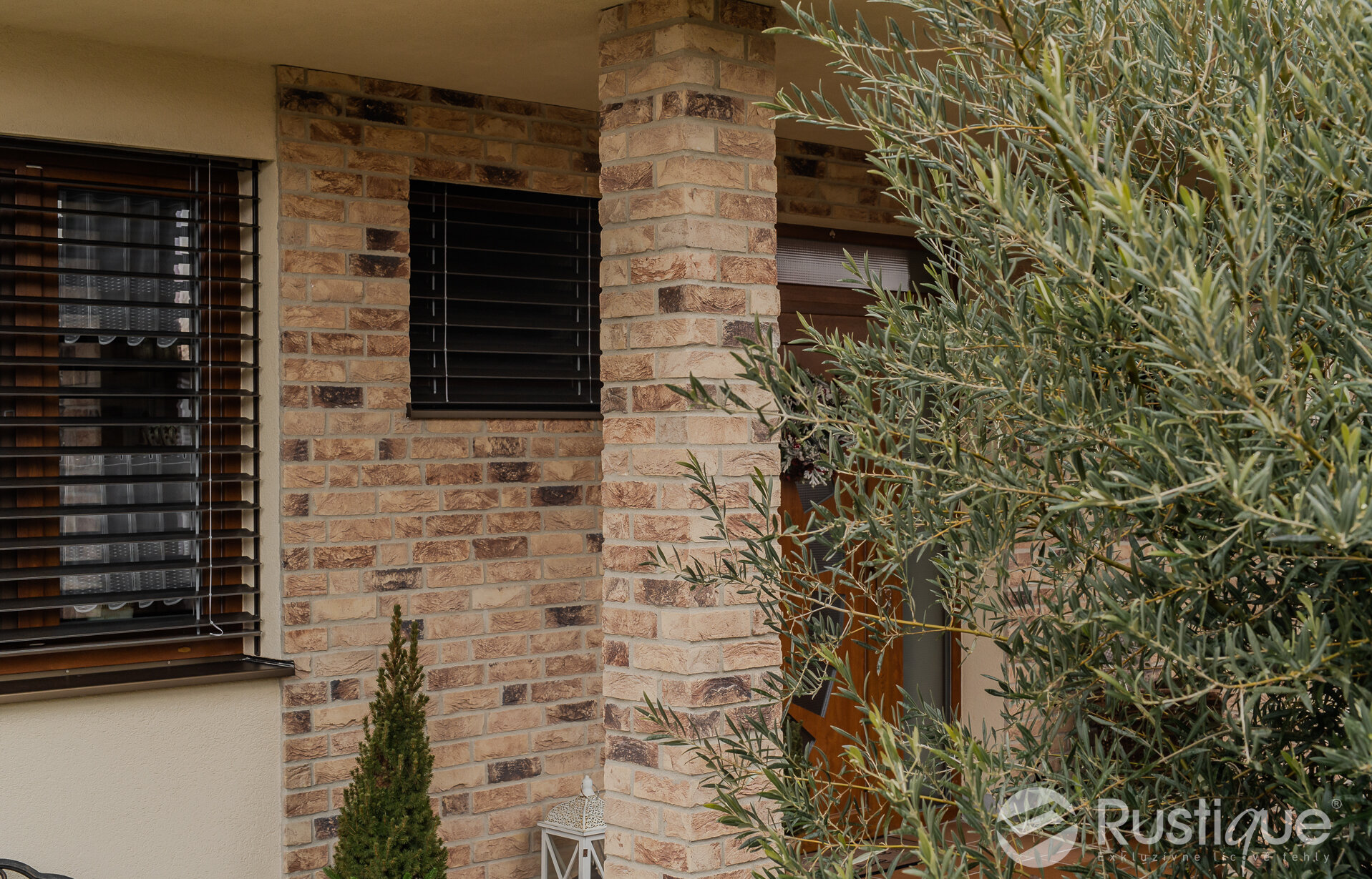 Tehlový obklad Bruin Oranje na fasáde domu od Rustique.sk 