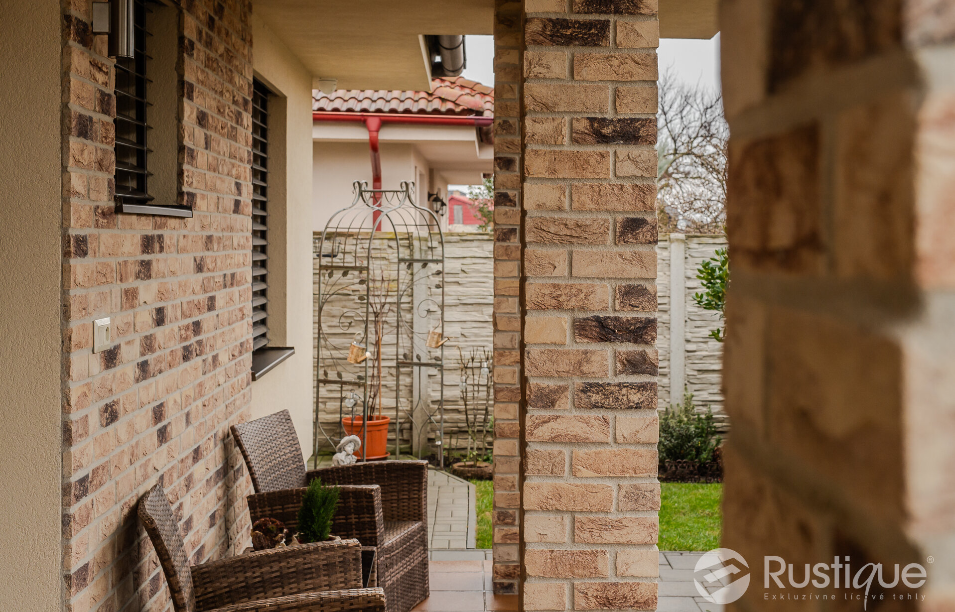 Tehlový obklad Bruin Oranje na fasáde domu od Rustique.sk 