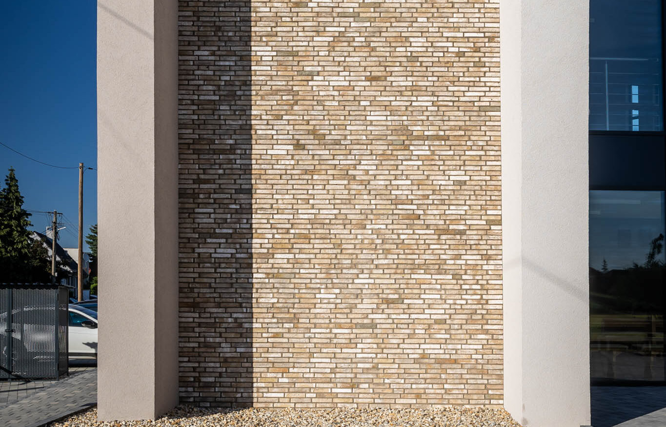 Tehlový obklad Cameleon na fasáde kostola