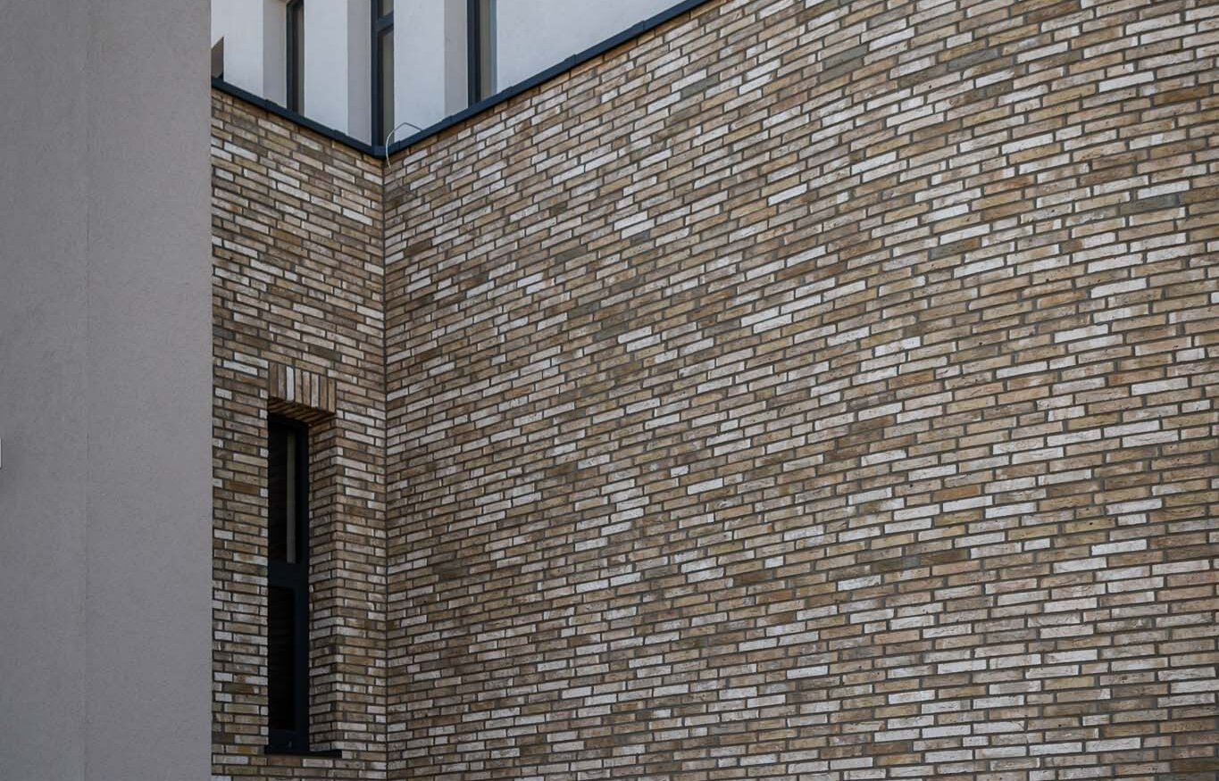 Tehlový obklad Cameleon na fasáde kostola