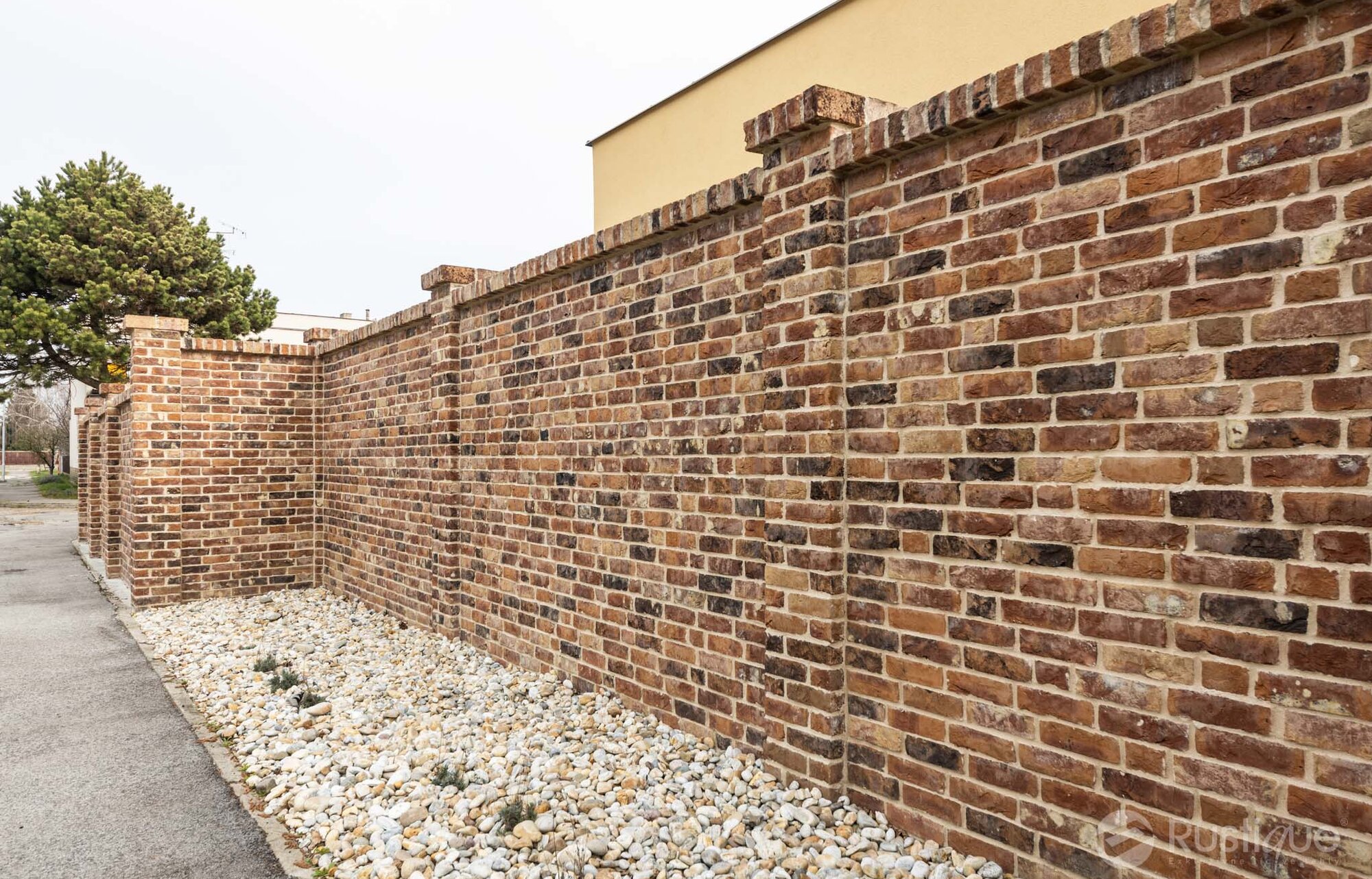 Tehlový obklad Castello na plote rodinného domu