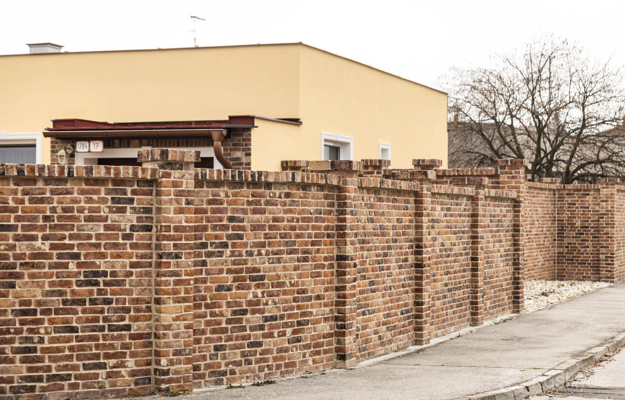 Tehlový obklad Castello na plote rodinného domu