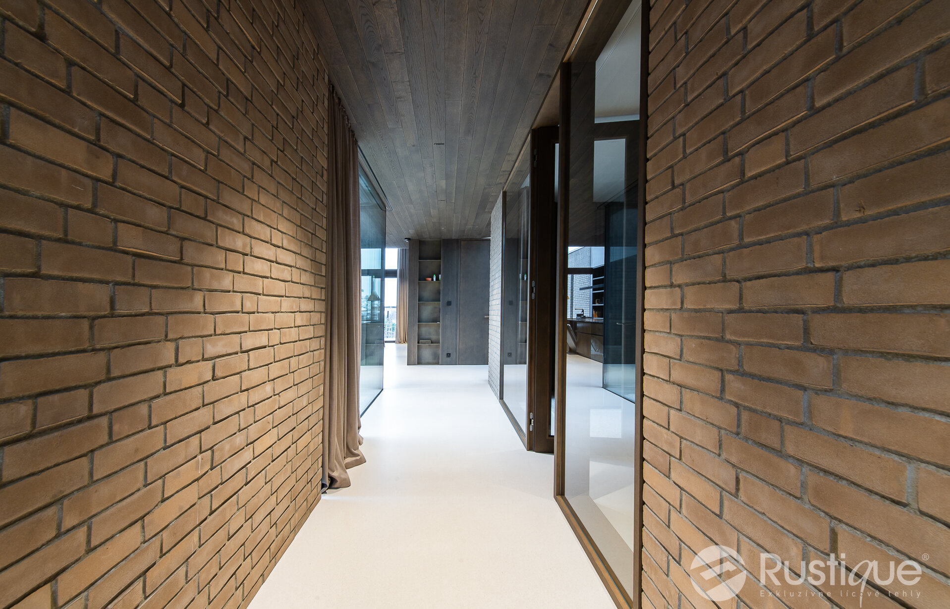 Tehlový obklad Grisea Smook v interiéri rodinného domu od Rustique.sk