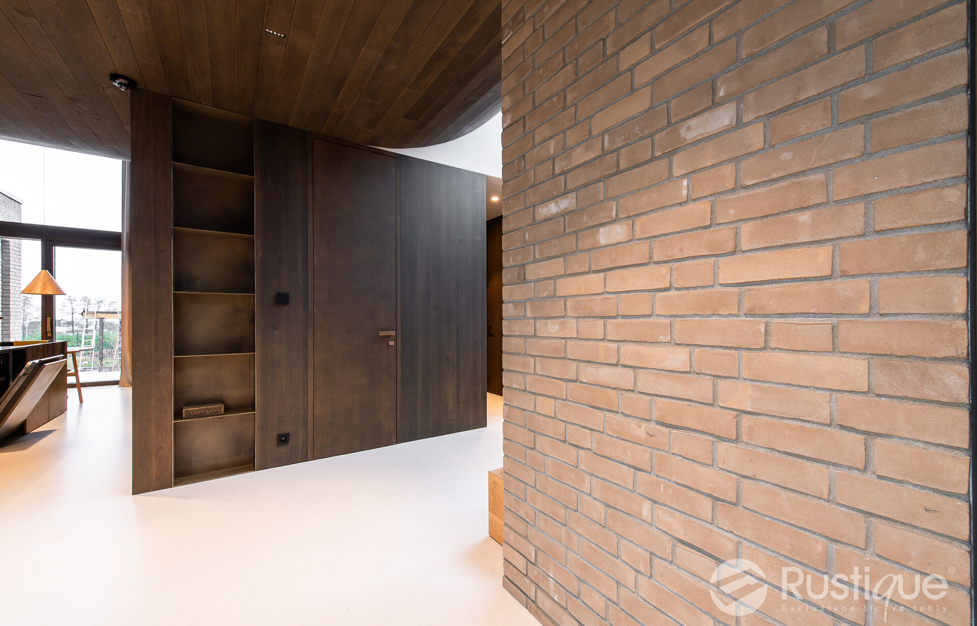 Tehlový obklad Grisea Smook v interiéri rodinného domu od Rustique.sk