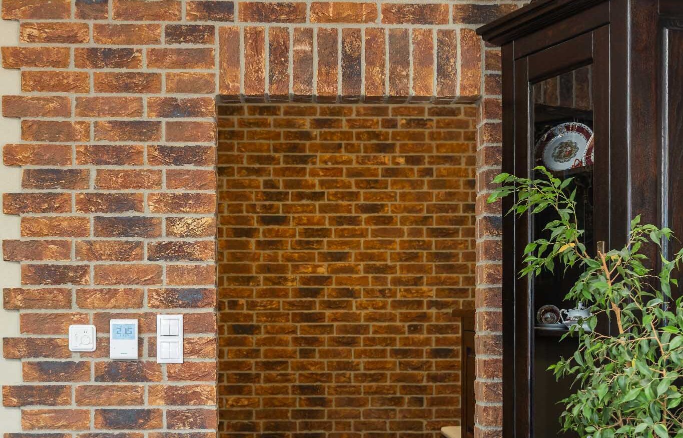 Tehlový obklad Oranje Donkerbont v interiéri