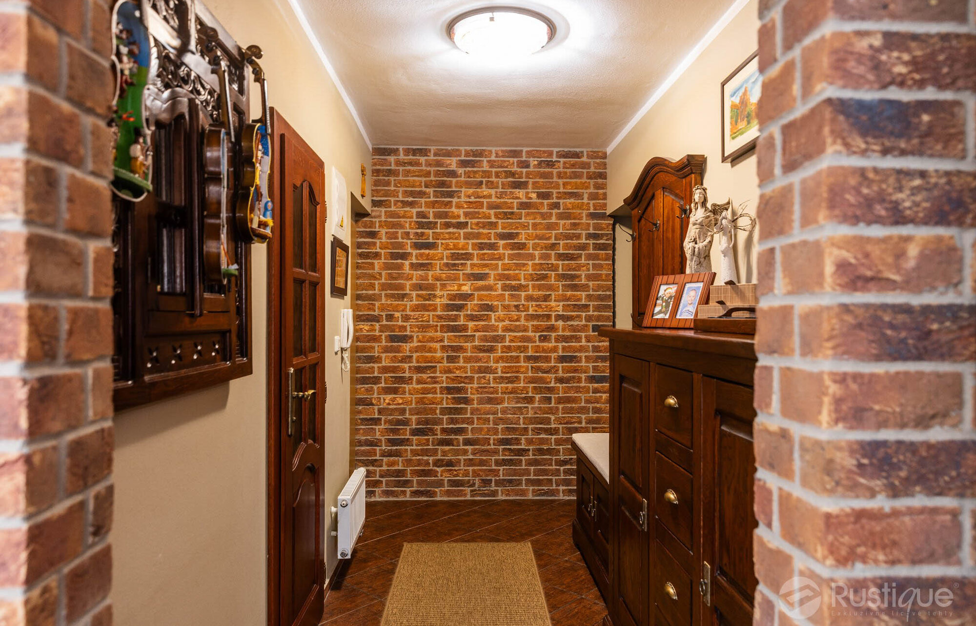 Tehlový obklad Oranje Donkerbont v interiéri