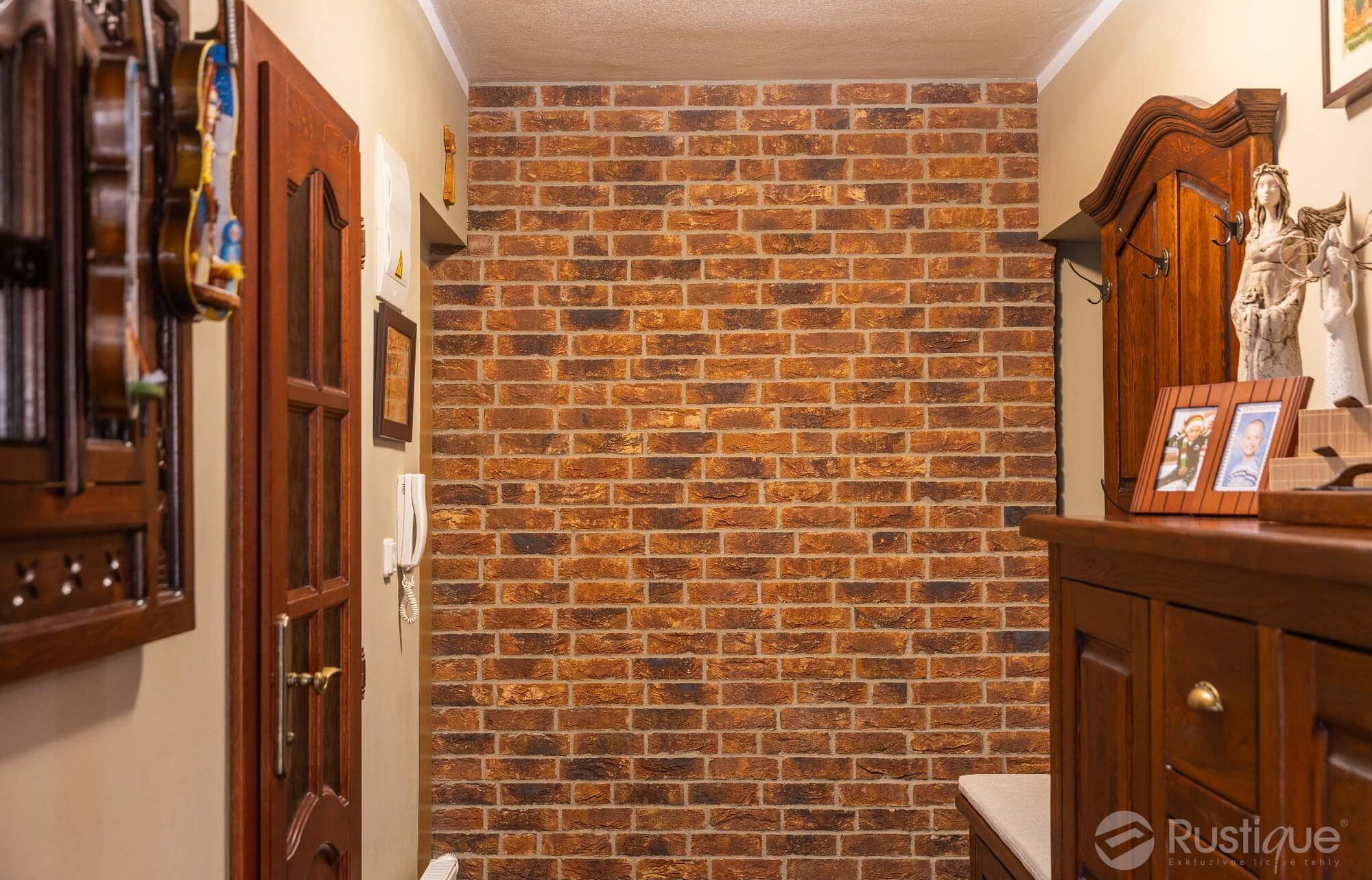 Tehlový obklad Oranje Donkerbont v interiéri