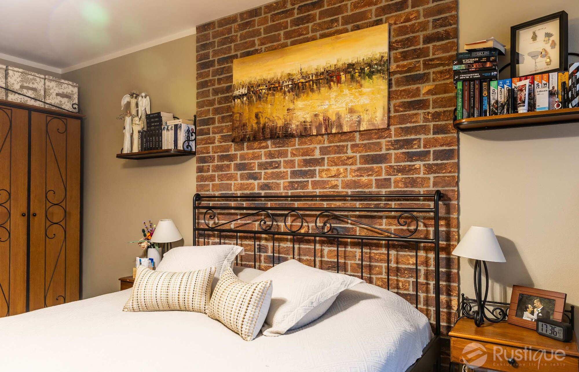 Tehlový obklad Oranje Donkerbont v interiéri v spálni