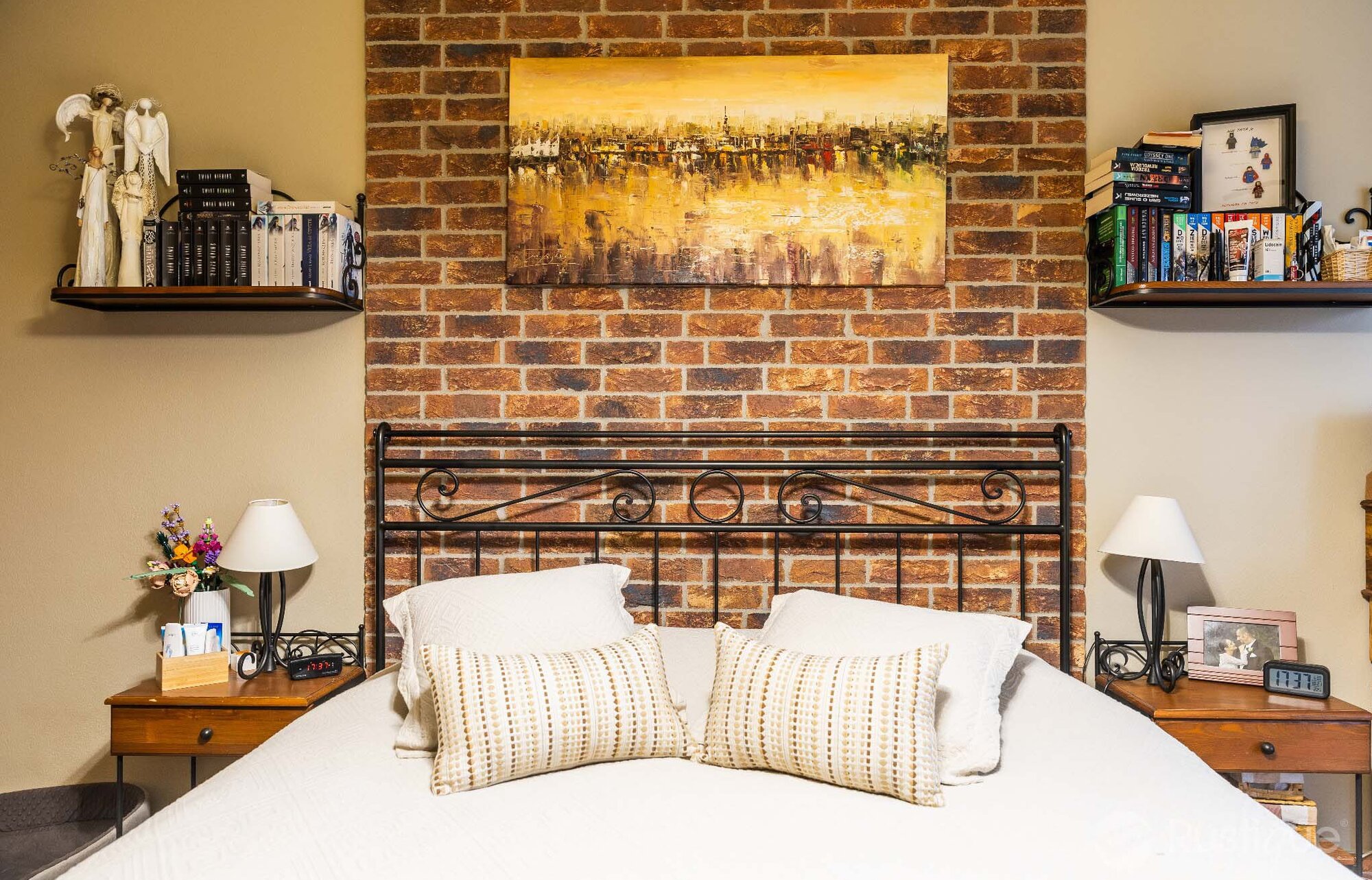 Tehlový obklad Oranje Donkerbont v interiéri v spálni