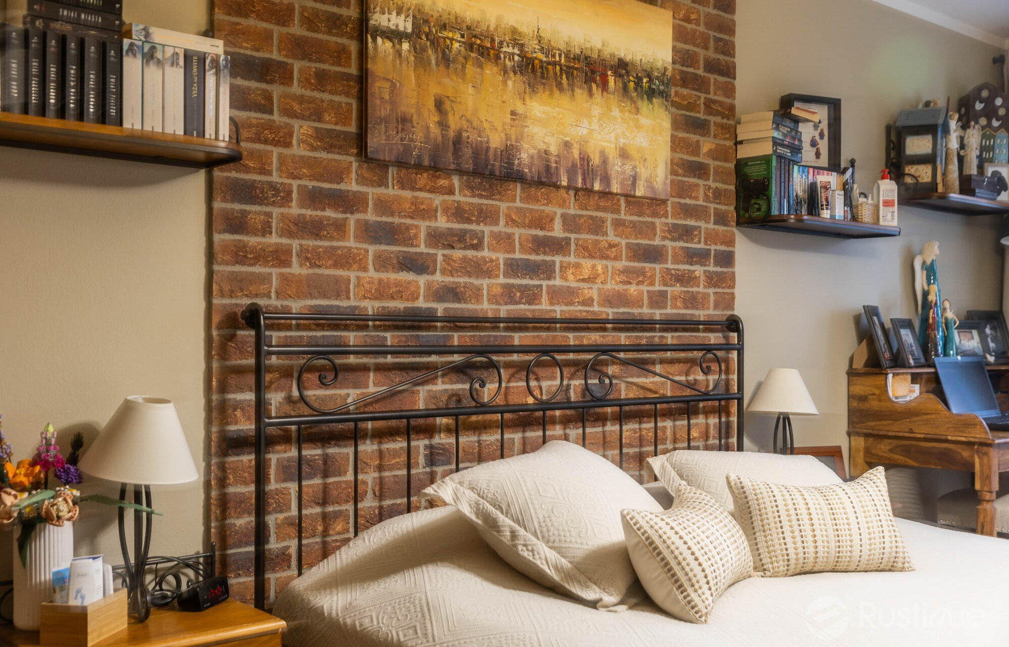 Tehlový obklad Oranje Donkerbont v interiéri v spálni