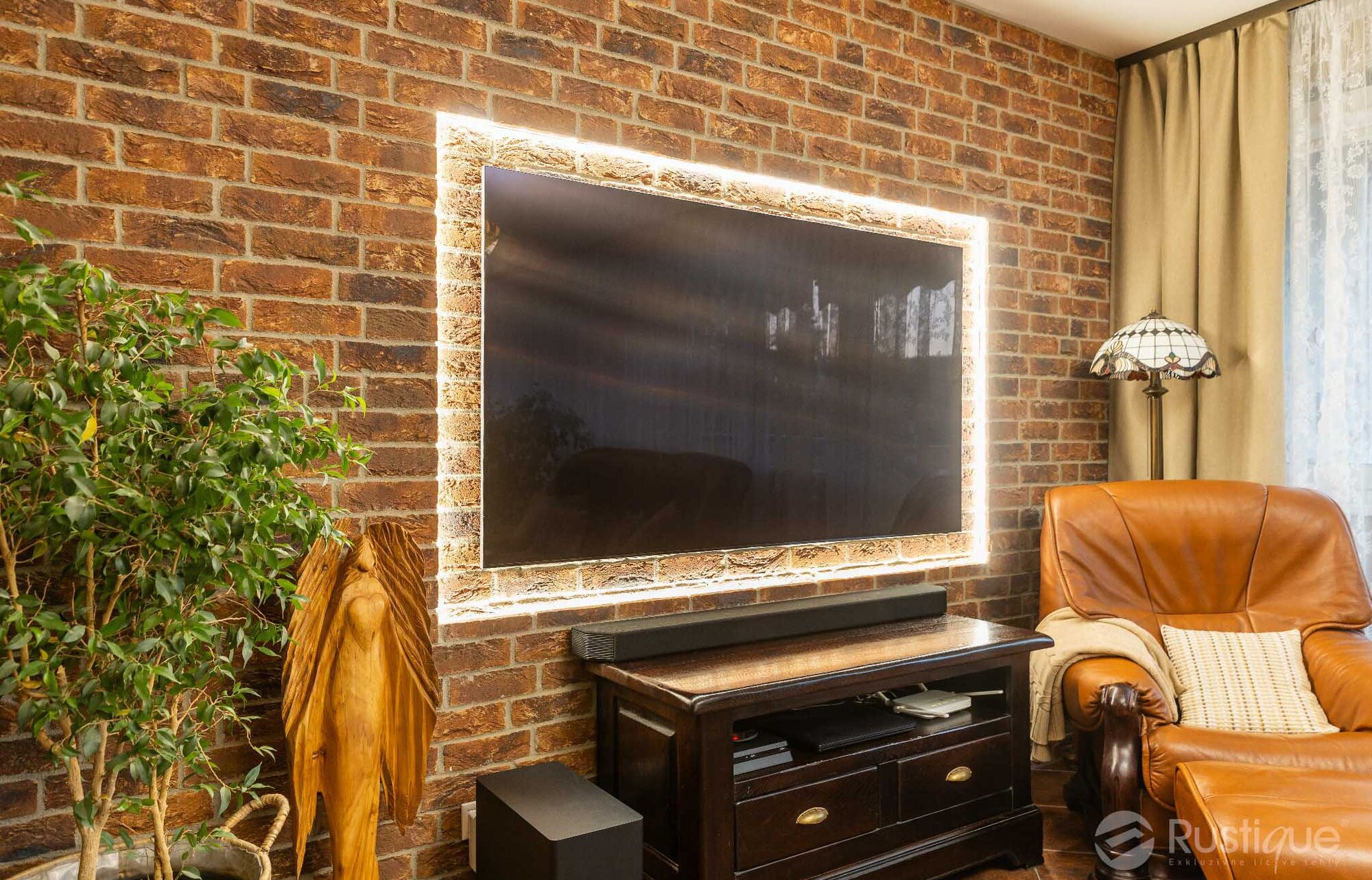 Tehlový obklad Oranje Donkerbont v interiéri v obývačke