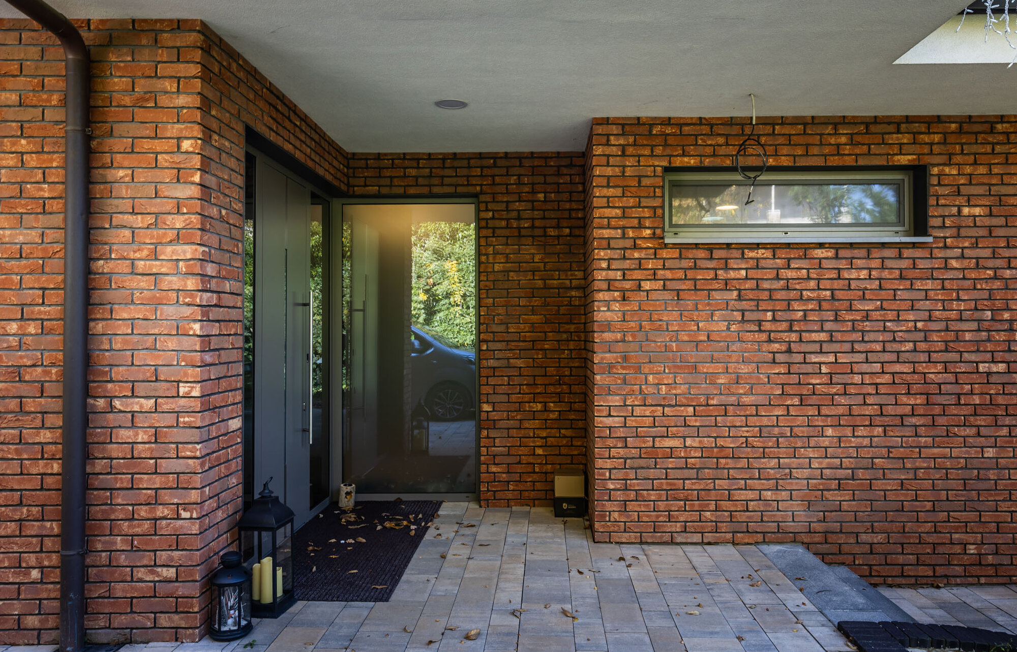 Tehlový obklad Oranje donker na fasáde rodinného domu od Rustique.sk