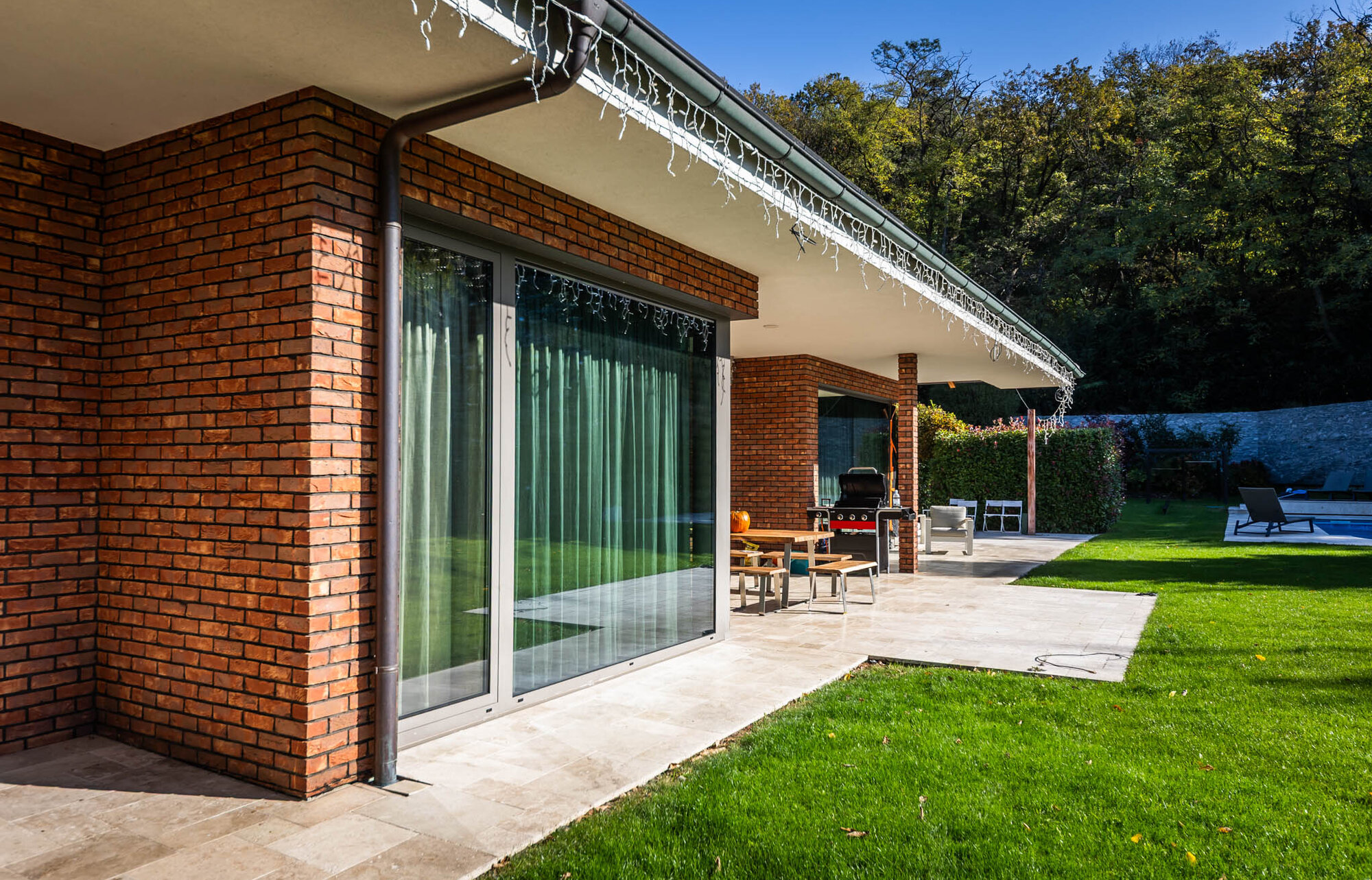 Tehlový obklad Oranje donker na fasáde rodinného domu od Rustique.sk