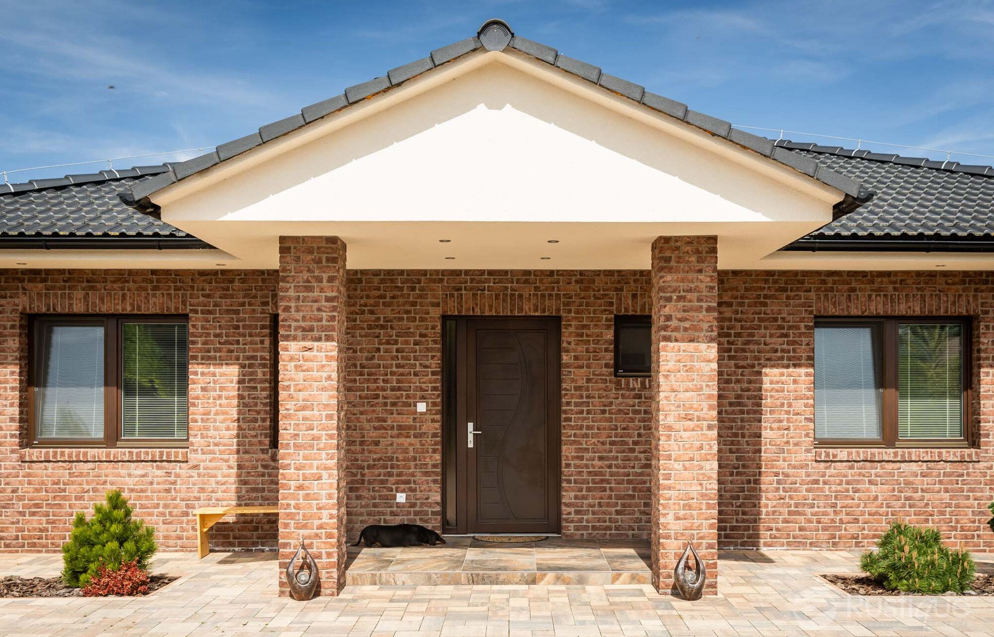 Tehlový obklad Purple na fasáde a plote rodinného domu