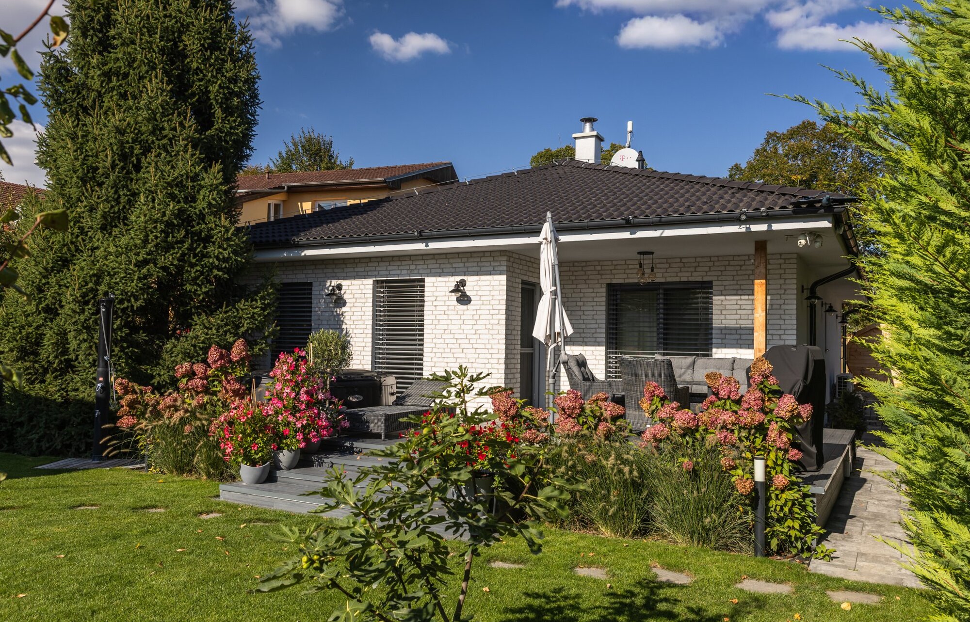 Tehlový obklad Rainbow Wit 1 na fasáde rodinného domu od Rustique.sk