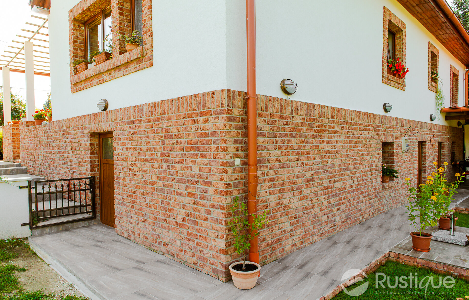 Terra cotta tehlový obklad na fasáde rodinného domu