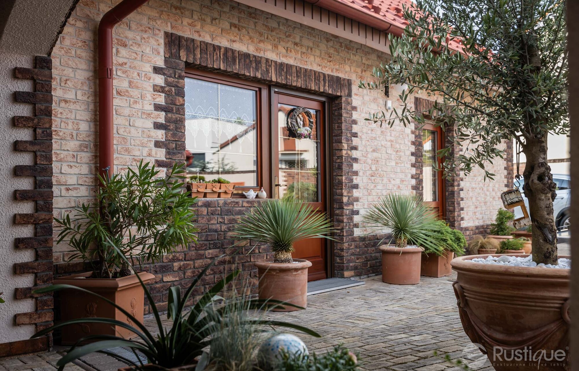 Tehlový obklad Violet na fasáde rodinného domu