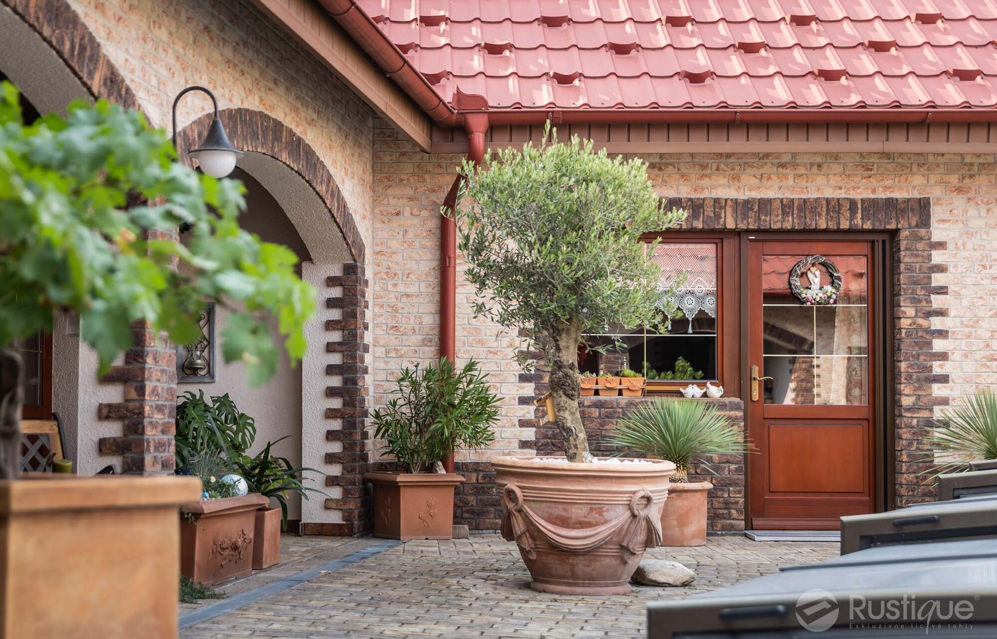 Tehlový obklad Violet na fasáde rodinného domu