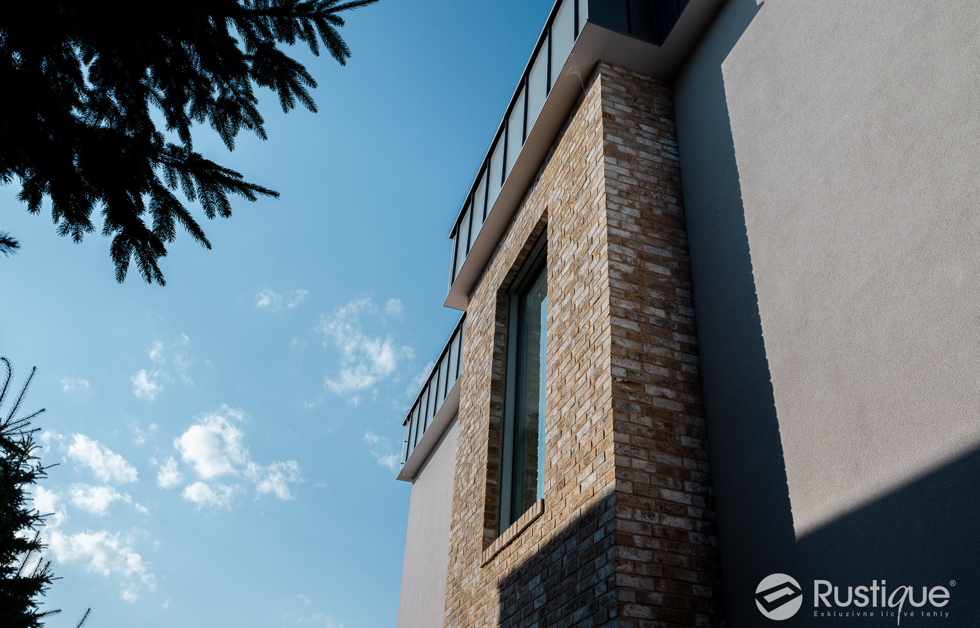 tehlový obklad Wit Beige na fasáde rodinného domu od Rustique.sk