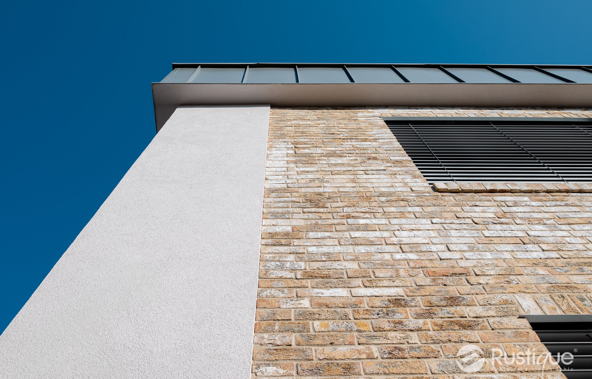 tehlový obklad Wit Beige na fasáde rodinného domu od Rustique.sk