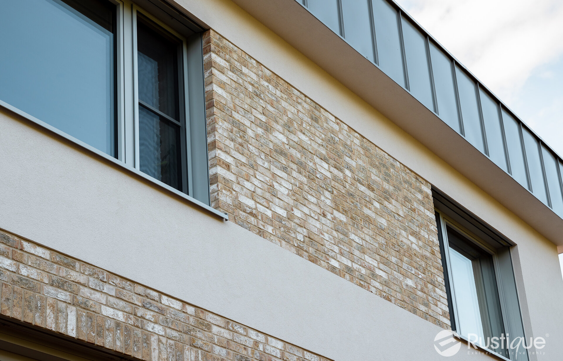 tehlový obklad Wit Beige na fasáde rodinného domu od Rustique.sk