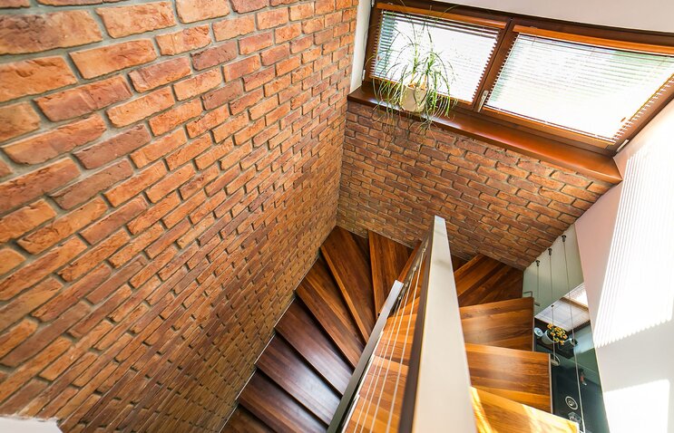 Tehlový obklad Terra cotta v interiéri rodinného domu od Rustique.sk