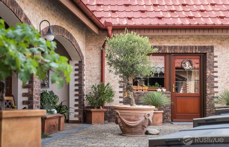 Tehlový obklad Violet na fasáde rodinného domu