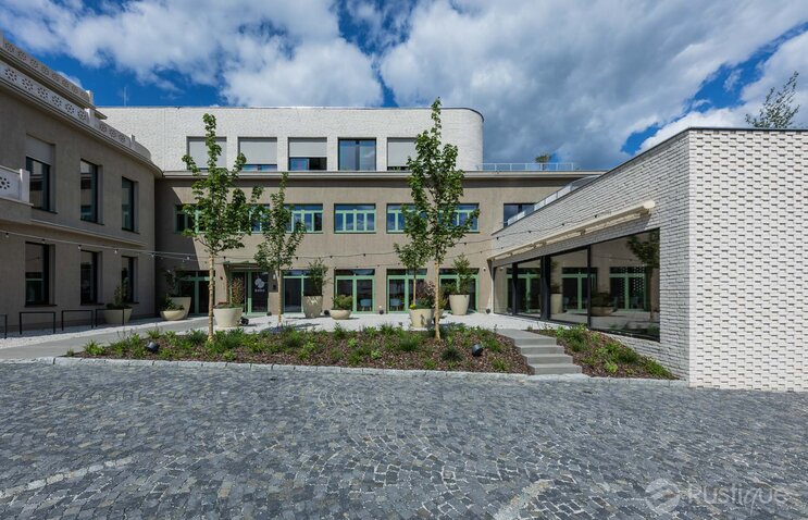 Tehlový obklad Wit Special na fasáde administrativnej budovy