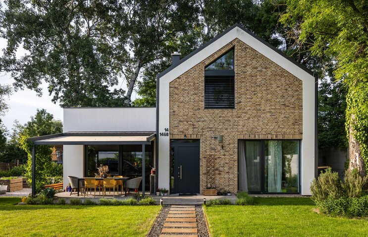 tehlový obklad geel bruin na rodinnom dome