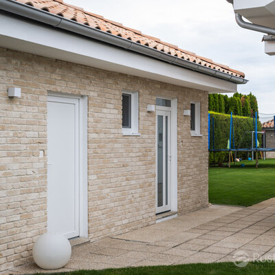 Tehlový obklad Antica Beige ne fasáde rodinného domu od Rustique.sk