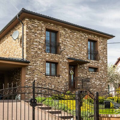 Tehlový obklad Antiekbruin na fasáde rodinného domu