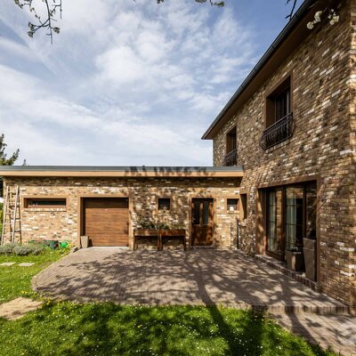 Tehlový obklad Antiekbruin na fasáde rodinného domu